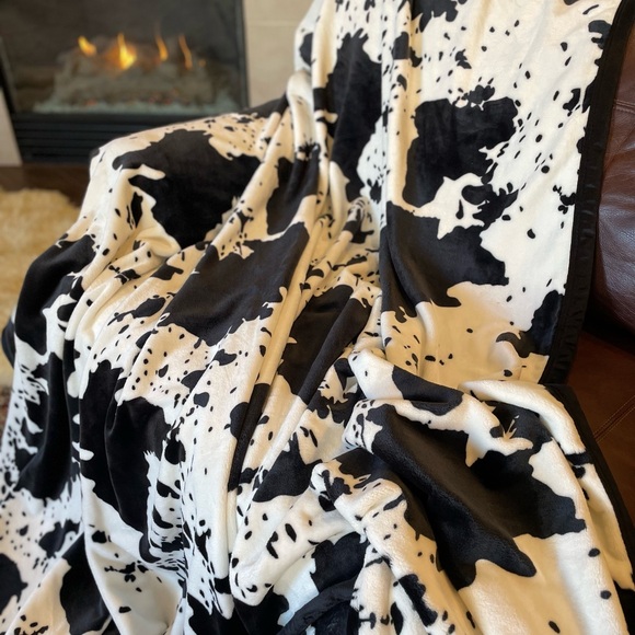 Brand New king size thick Flannel blanket, cow print Black and white - Picture 2 of 4